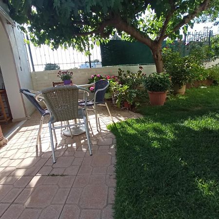 Apartamento Flat With Garden Near Sea, Port And Airport Artemida  Exterior foto