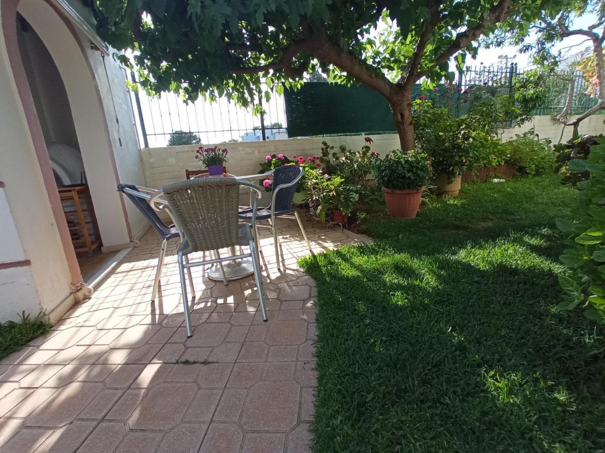Apartamento Flat With Garden Near Sea, Port And Airport Artemida  Exterior foto